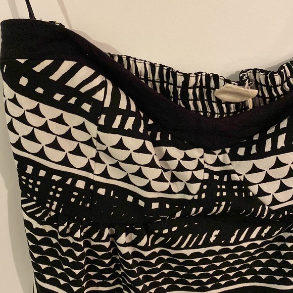 Roxy strapless black and white top. Size M - Picture 3 of 3